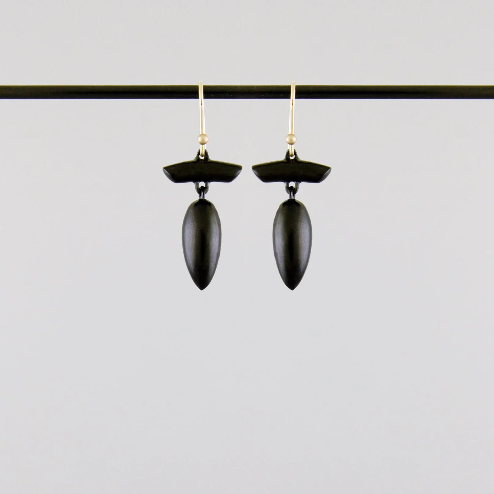 アクセサリー YAECA Ted Muehling Earrings Acorns Acorns — Ted Muehling